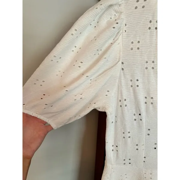 H&M white eyelet puff sleeve dress size small fits like medium - Image 6