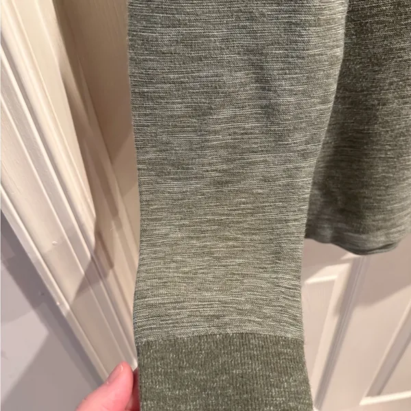 Banana Republic Women’s Long Sleeve Organic Slub Crewneck Sweater - Image 6