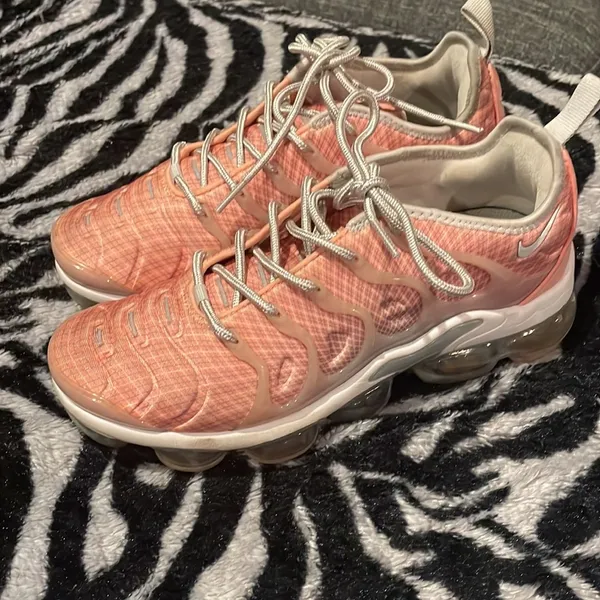 Nike air vapormax plus women’s size 7.5 - Image 7