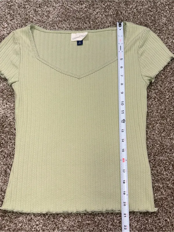 Universal Threads Sage Green Lettuce Edge Ribbed Short Sleeve Top Medium - Image 6