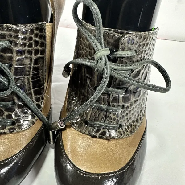 BCBGMAXAZRIA Leather Shooties Heels 6B Brown Faux Croc Lace Up Mixed Media - Image 5