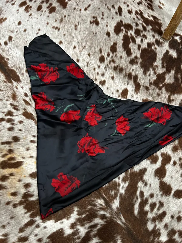 Rose print wild rag Black - Image 3