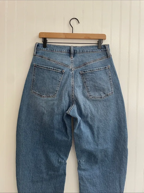 OLD NAVY High-Rise Wow Barrel Leg Jeans Medium Wash Denim Size 6 Short - Image 10