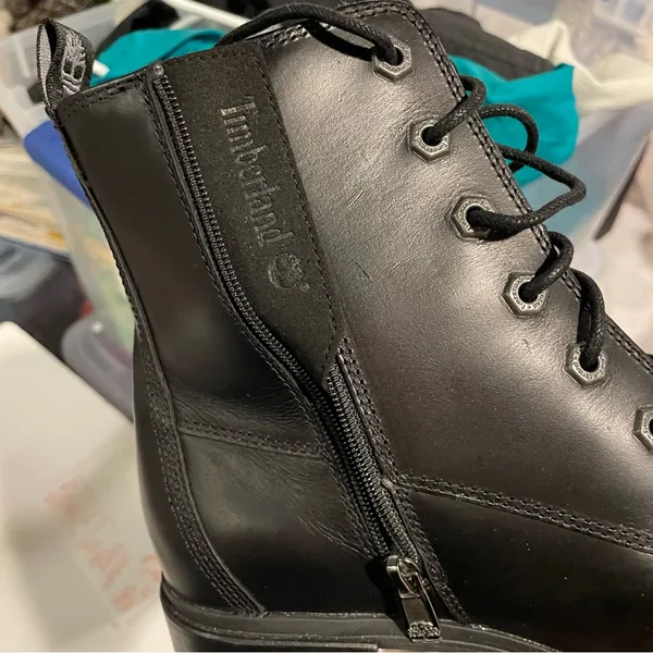 Cute clean lace up Timberland black leather boots 2” block heel classic street - Image 15