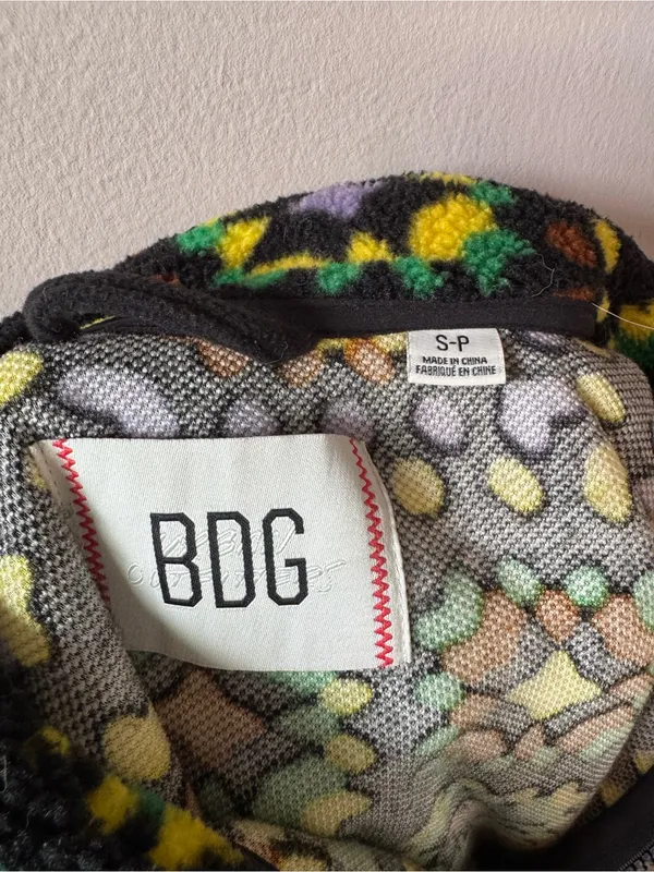 Urban Outfitters BDG Women’s Yosemite Granny Square Pattern Fleece Size Small - Image 2