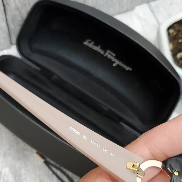 Salvatore ferragamo oversized sunglasses - Image 3