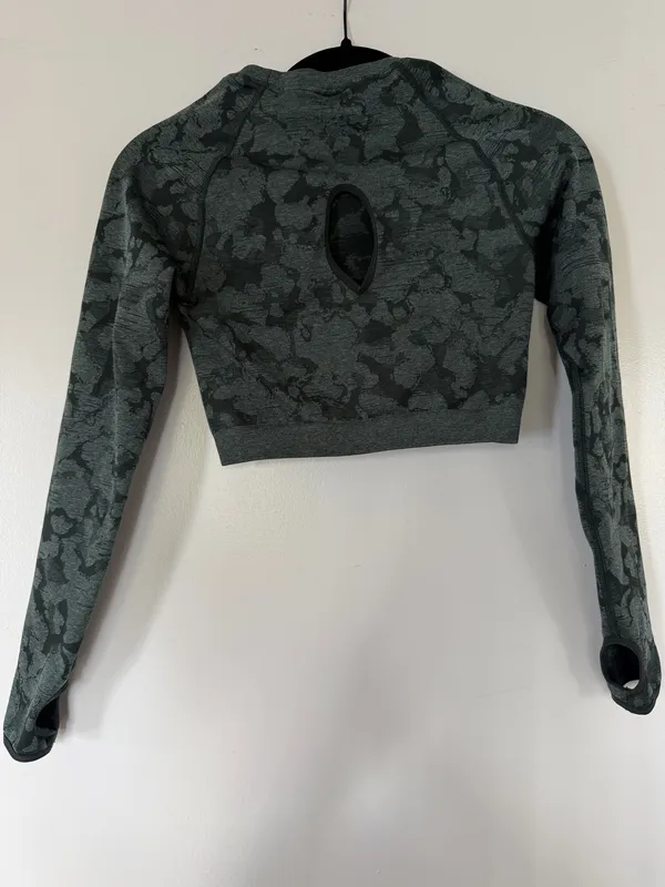 Gymshark Long Sleeve Crop Top - Image 3