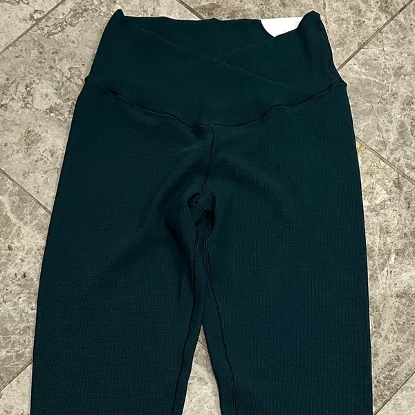 OFFLINE by Aerie Real Me Waffle High Waisted Crossover Legging Green NEW Medium - Image 3
