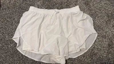 Women’s All in Motion High-Rise Flutter Shorts M - Image 2