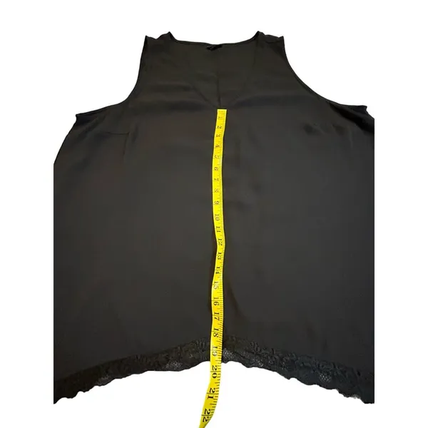 Torrid Classic Black Tank with SharkBite Lace Hem - Size 3 - Image 5