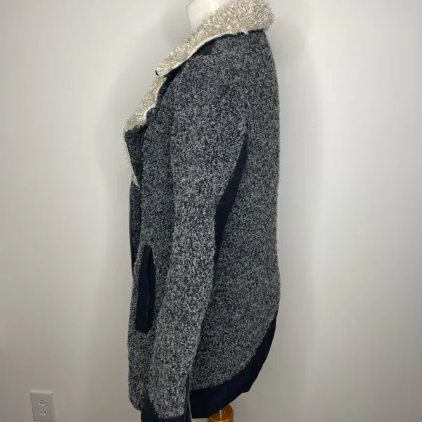 Ci Sono- Grey & Black Sherpa Jacket - Image 4