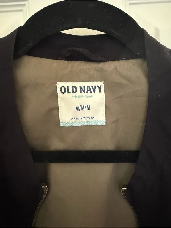 Old Navy Women's Black Bomber Jacket Size Medium - Image 5