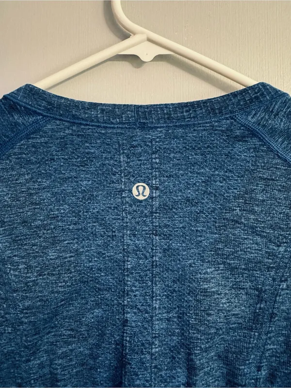 lululemon athletica Women's Heathered Blue Long-Sleeve Tee Size 8 - Image 3