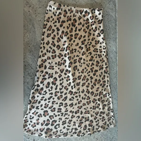 Forever 21 satin Leopard Midi Skirt - Image 2