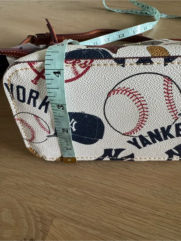 MLB New York Yankees Suki Crossbody white NWT - Image 8