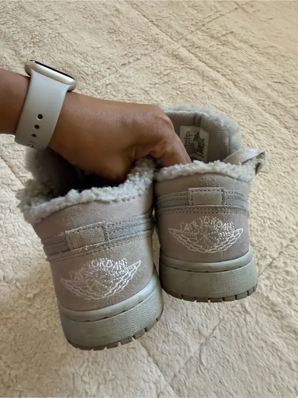 Nike Air Jordan 1 Low SE Sherpa Fleece Grey Suede Sneakers Womens Size 5.5 Cozy - Image 10
