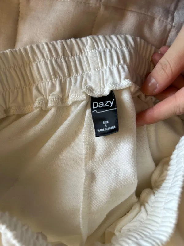 Dazy Shorts Size L - Image 3