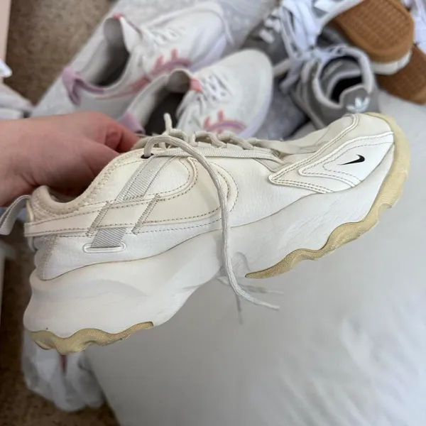 Nike shoes - Image 2