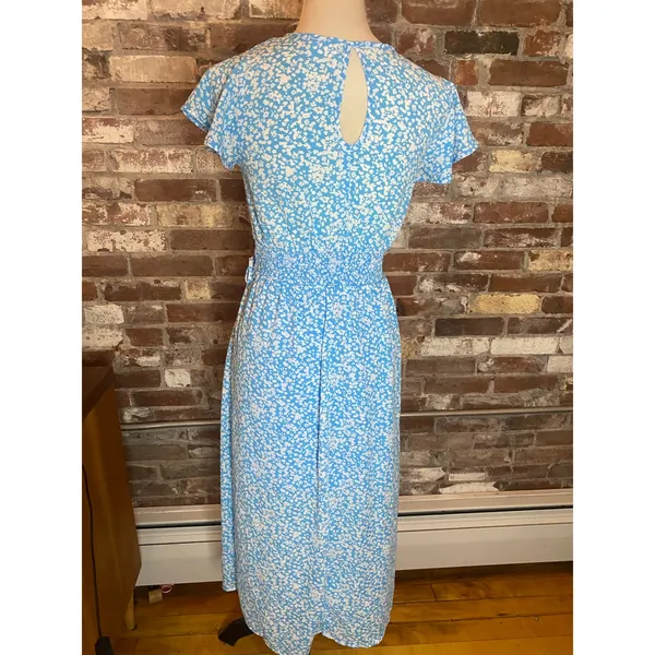 Sienna Sky Light Blue Floral Faux Wrap Midi Dress XS Flutter Sleeve Keyhole Back - Image 5
