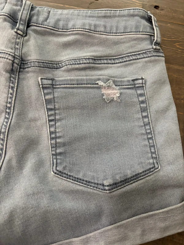 PacSun Bullhead Women’s Distressed Denim Shorts Size 26 Light Wash Cuffed - Image 8