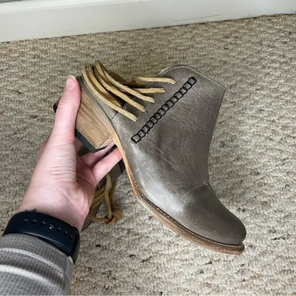 Freebird By Steven Jojo Leather Booties in Stone Color Lace Back Women’s Size 9 - Image 8