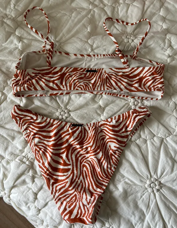 Kendall & Kylie Bikini - Image 2