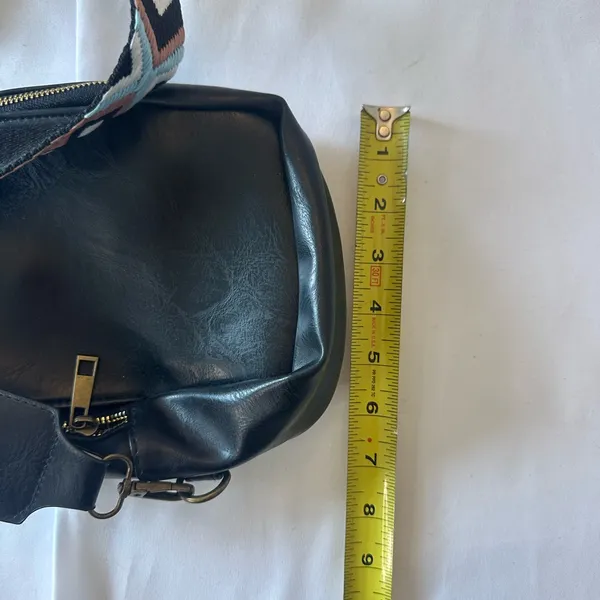 Black Leather Crossbody Sling Bag with Patterned Strap - Image 5