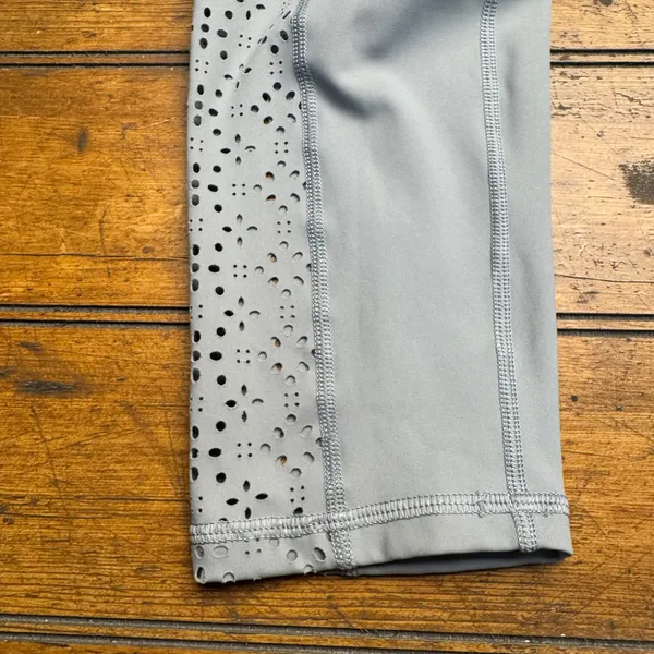 Aerie Chill Play Move‎ Leggings Grey Laser Cut Side Pockets Athleisure Size L - Image 2