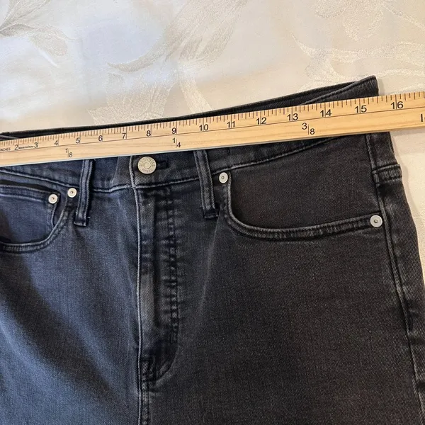 Madewell Women's Size-30 Black Wash Classic‎ Straight Leg Jeans - Image 4