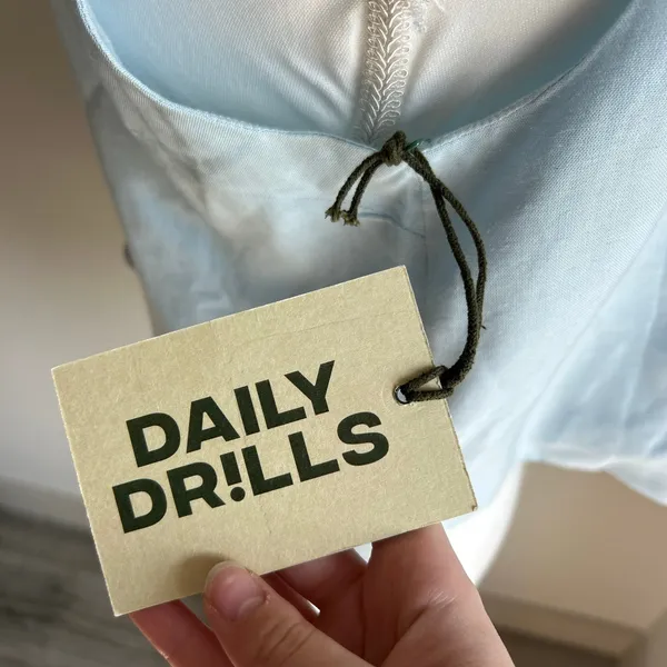 NWT Daily Drills Light Blue Linen Blend Tie Front Vest Top Size M/L - Image 4