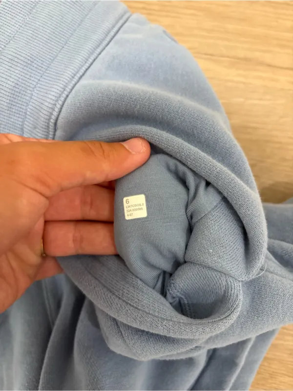 Lululemon Scuba High Rise Shorts size 6 - Image 3