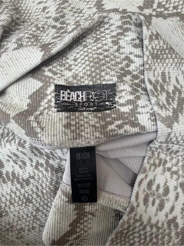BEACH RIOT snake print Ayla Leggings size‎ large - Image 6