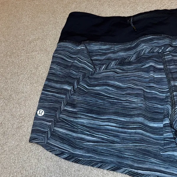 Lululemon Run Times Short Size 10 Black White Gray Stripe LW7B36S Lined - Image 5