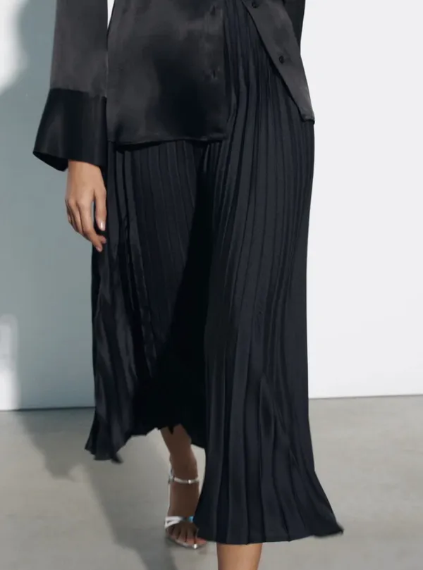 NWT Zara black satin pleated midi skirt. Size Large - Image 5