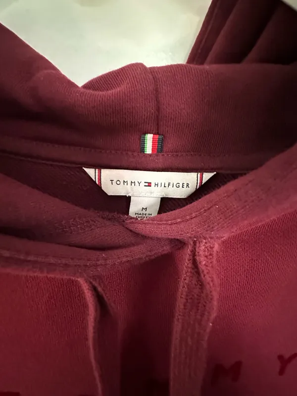W’s Tommy Hilfiger Burgundy Sweatshirt - Image 3
