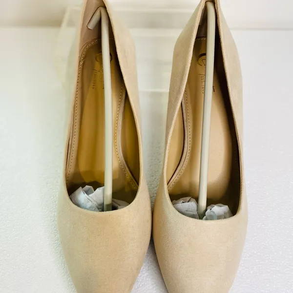 Beige faux suede pumps heels Tan Size 10 - Image 2
