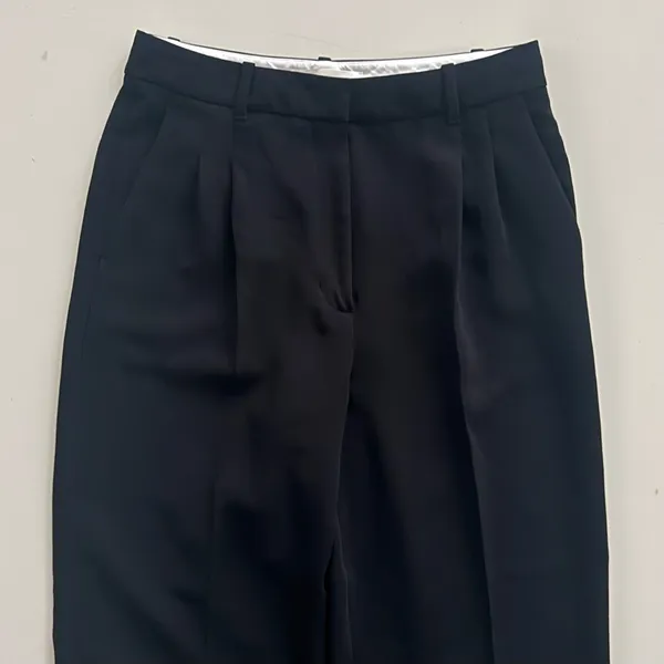 Aritzia The Effortless Pant Black size 10 - Image 3