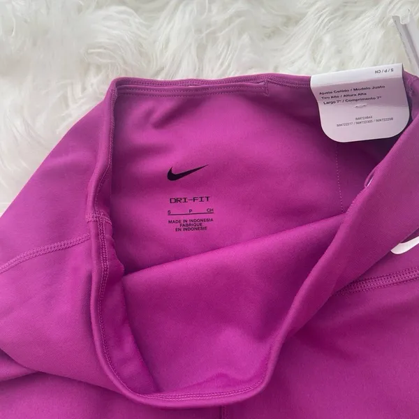 Nike Dri-FIT One High Waisted 7" Biker Shorts Size Small - Image 4