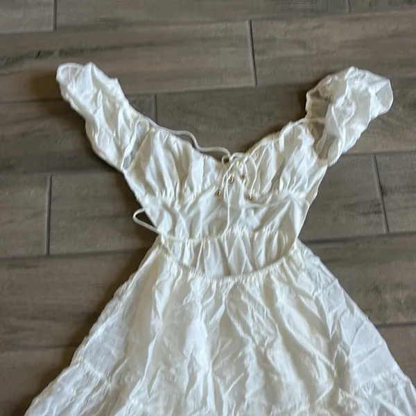 White backless dress Size 4 - Image 4