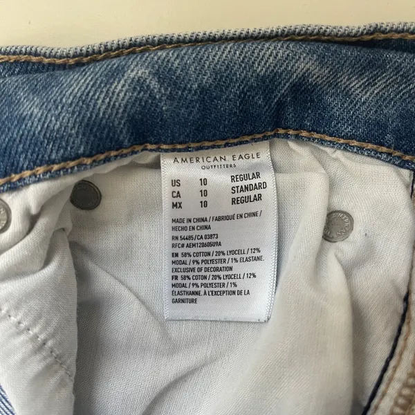 Light Wash Ripped Highest Rise 90’s Boyfriend Jeans - Image 12