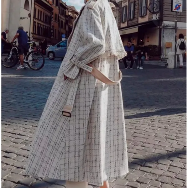 Aritzia Tweed plaid trenchcoat jacket cream - Image 3