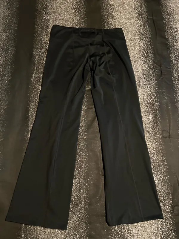 Womens medium Under Armour Fitted ColdGear Black Flare Athletic Pants - Image 2