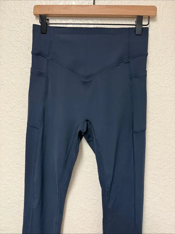 NWT HALARA UltraSculpt Leggings Size Medium - Image 10