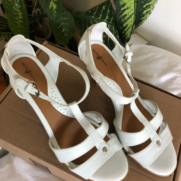 Jaclyn Smith Avellino White Sandal Heels - Image 2