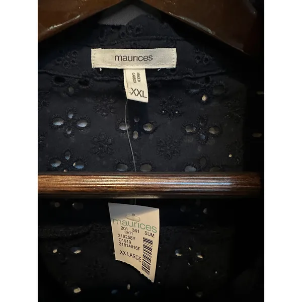 Women’s Maurices Navy Blue Eyelet Button Down Size XXL - Image 3