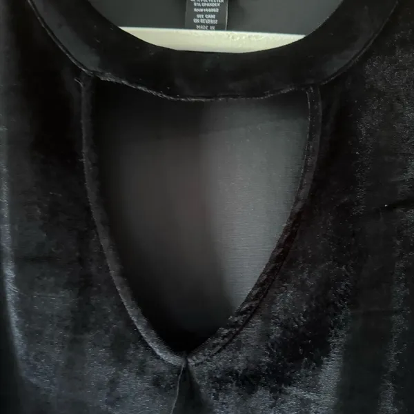Torrid V Neck Keyhole Tank Top Women’s Size 2 Black Velvet Office Dressy Elegant - Image 2