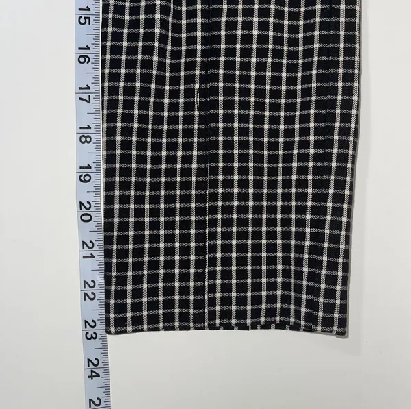 Essential Slim Black & White Plaid Print Cropped Pants - Image 12