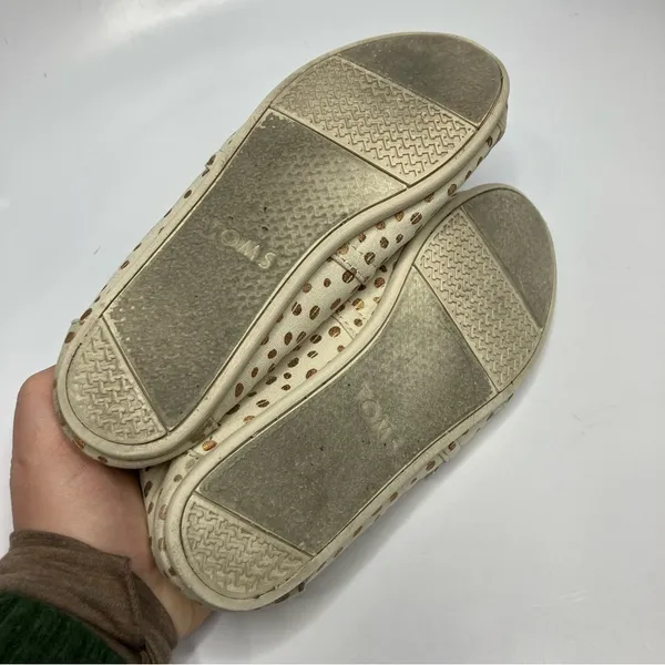 Toms cream with gold dots flats slip on‎ shoes size 8 - Image 7