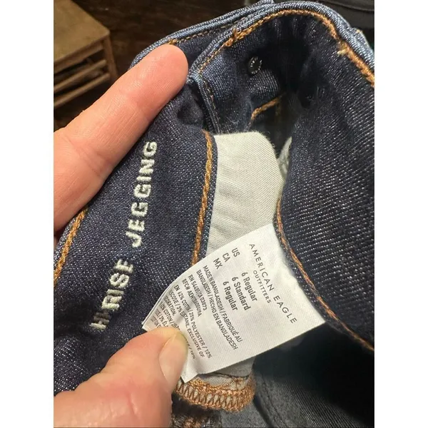 American Eagle hi rise stretchy dark wash size 6 jeggings - Image 2