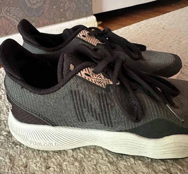 New Balance Tennis Shoes - Image 2